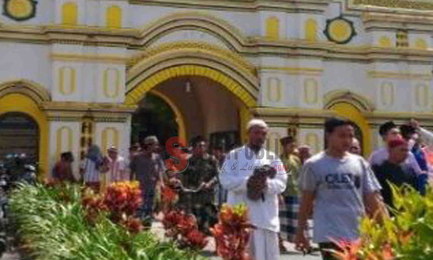 jemaah masjid jamik kabupaten sumenep