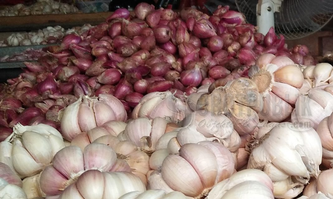 Harga Bawang Merah di Pasar Anum Turun  sorotpublik.com