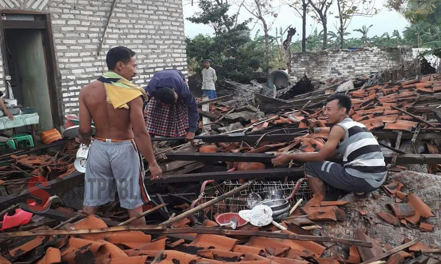 Salah satu Rumah Warga Yang terkena Putingbeliung di Pamekasan