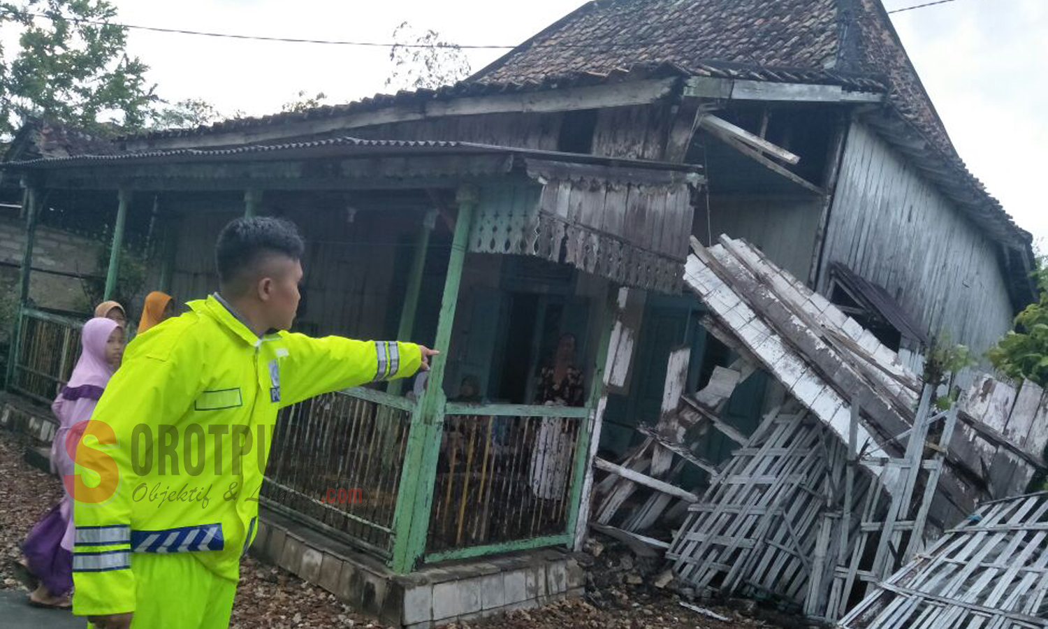 Puluhan Rumah di Hajar Angin Puting Beliung | sorotpublik.com