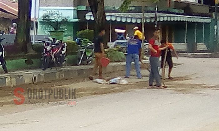 Akibat Banjir, Sejumlah Ruas Jalan Berlumpur - Sorotpublik.com