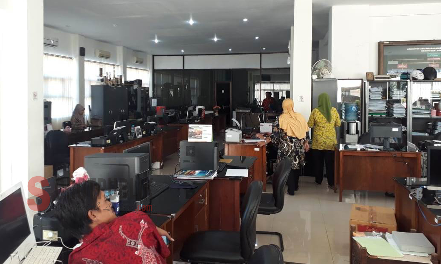 Suasana ruangan di Bagian Umum Setda Kabupaten Sumenep saat jam kedua, Jumat (19/10/2018). (Foto: Heri/sorotpublik)