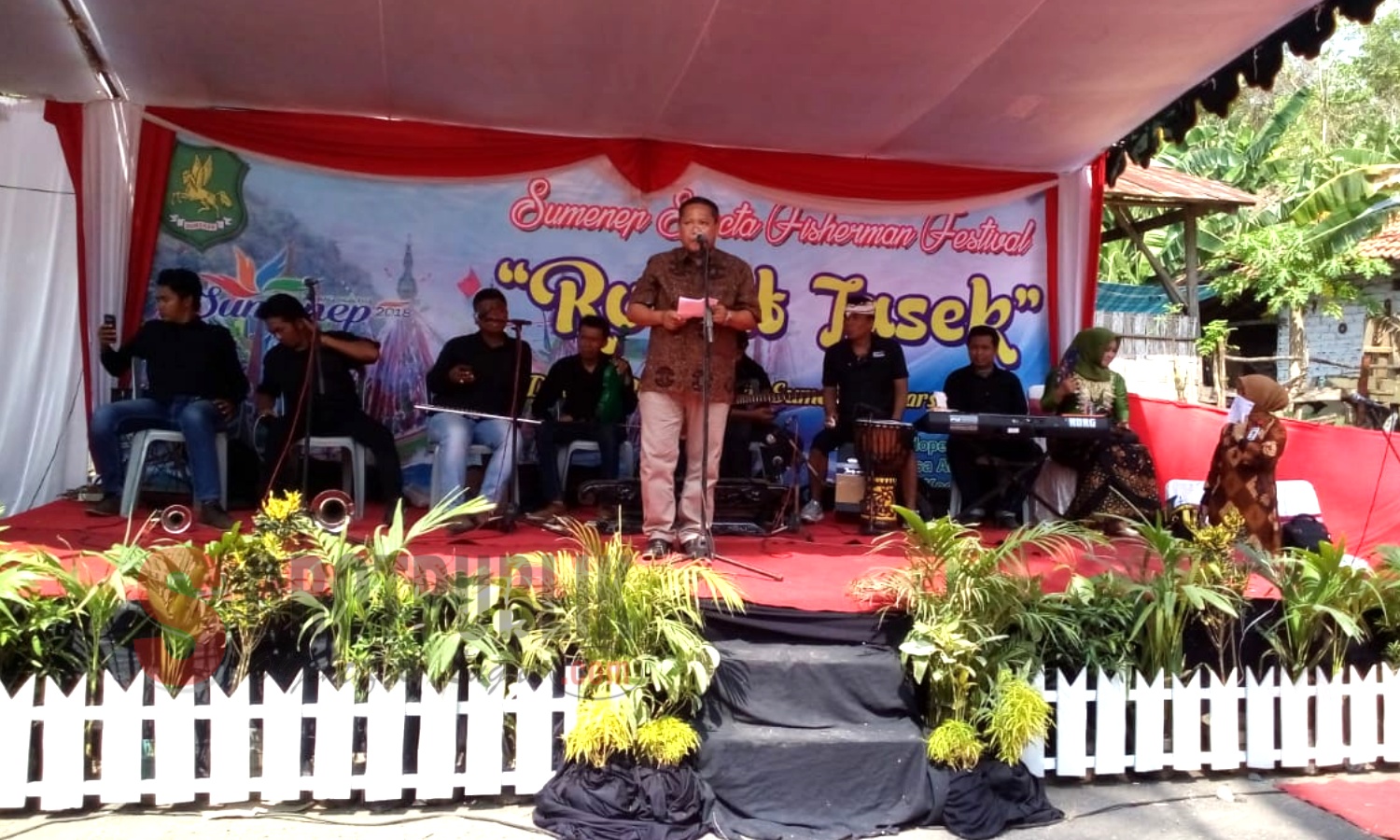 Kepala Bidang Perikanan Tangkap Dinas Kelautan dan Perikanan Provinsi Jawa Timur, Moh. Gunawan Saleh, M.M saat memberikan sambutan di acara Sumenep Specta Fisherman Festival 