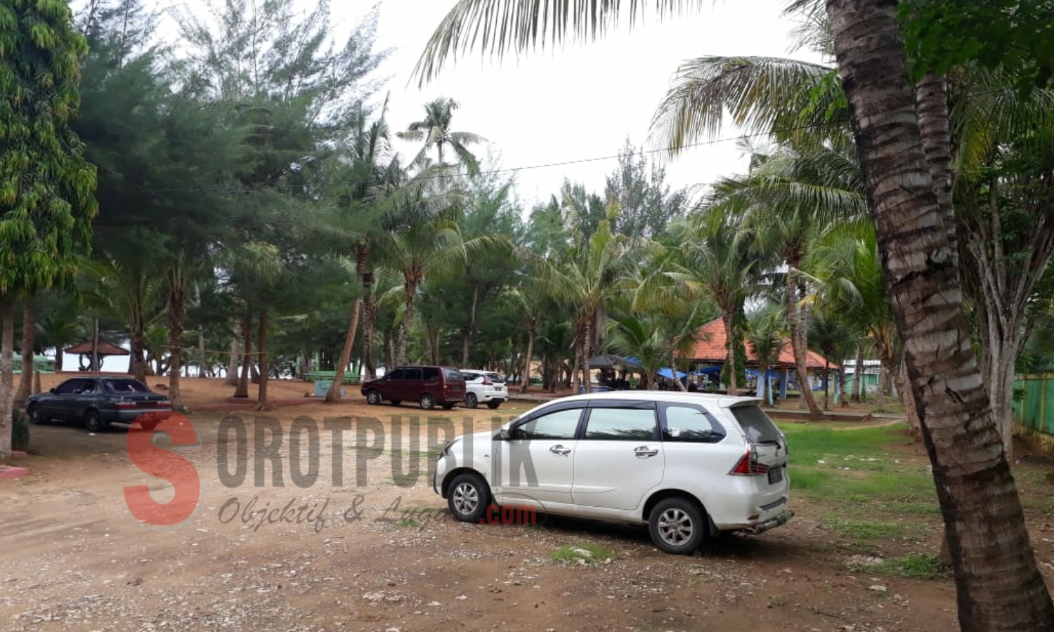 Kondisi pengunjung di Pantai Slopeng semakin sedikit di saat liburan. (Foto: Heri/SorotPublik)