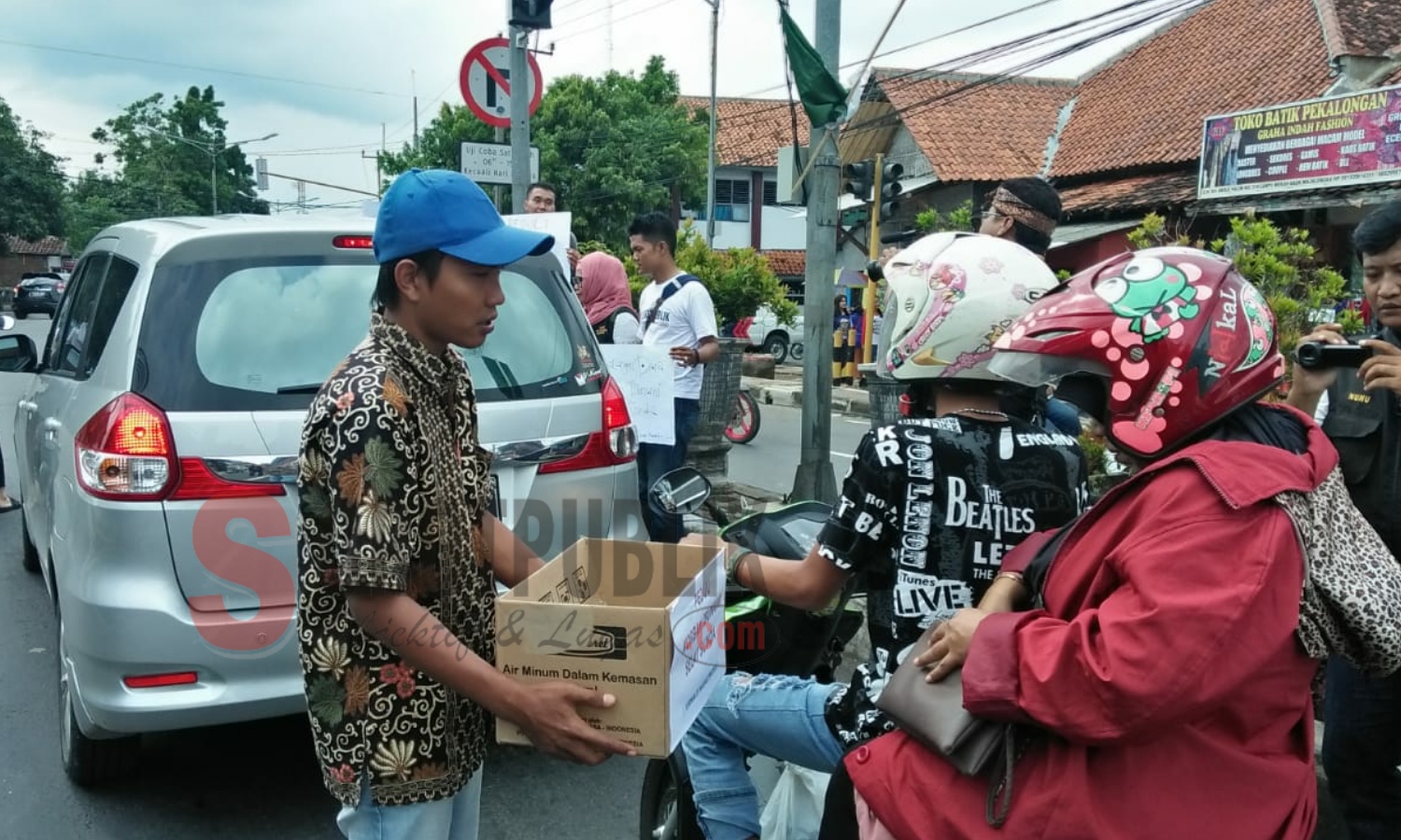 Para jurnalis di Majalengka galang dana untuk korban tsunami di Banten dan Lampung. (Foto: Sigit/SorotPublik)