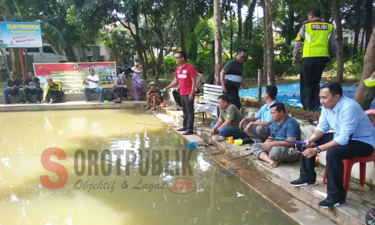 Keseruan Polisi dan Wartawan Majalengka saat mancing bersama. (Foto: Sigit/SorotPublik)