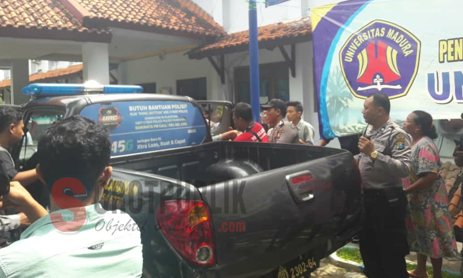 Pelaku pencurian kendaraan di Kampus Unira Pamekasan saat diamankan Polisi. (Foto: Ziad/SorotPublik)