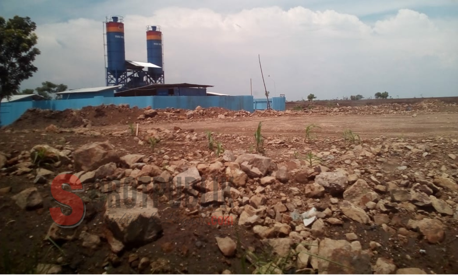 Pembangunan tambak yang berlokasi di RT 02/RW 10, Dusun Glugur Kampung, Desa Tanjung Glugur, Kecamatan Mangaran, Kabupaten Situbondo belum memiliki izin lengkap. (Foto: Ainur/SorotPublik)