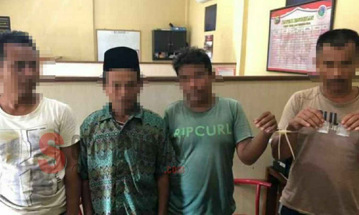 Keempat tersangka pengguna narkotika diamankan Satreskoba Polres Sumenep. (Foto: Ist/Humas Polres Sumenep)