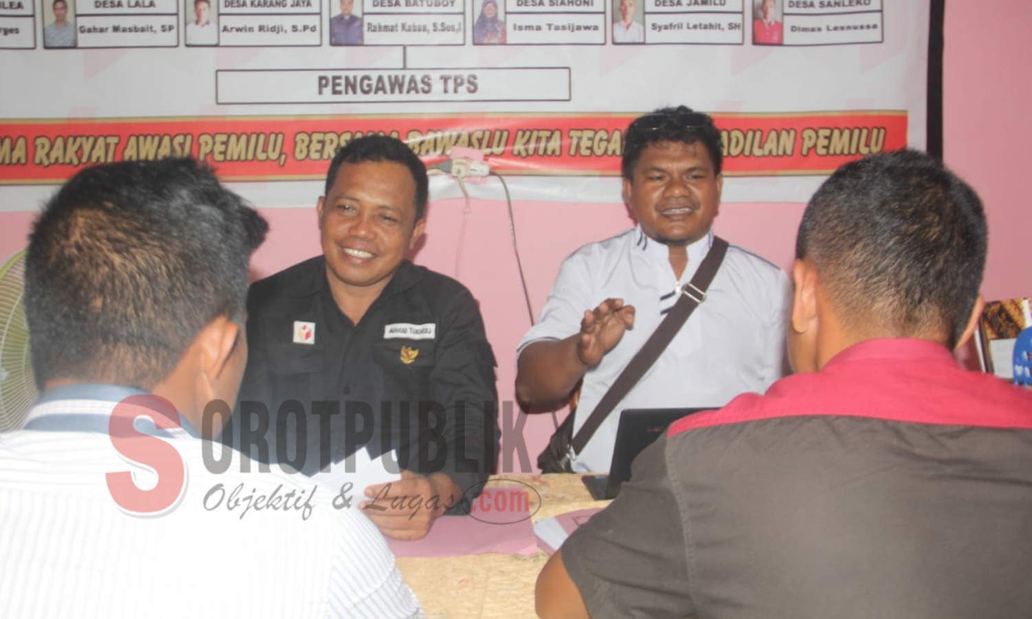 Panwascam Namlea, Kabupaten Buru saat melakukan perekrutan anggota PTPS, Rabu (20/02/2019). (Foto: Kiswan/SorotPublik)