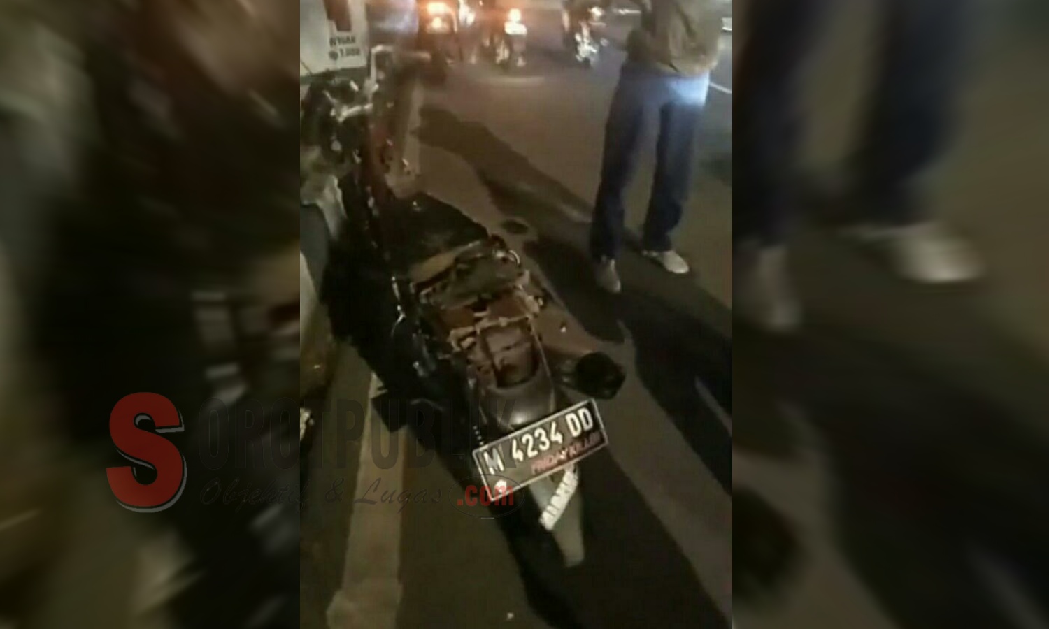 Salah satu motor yang terlibat kecelakan di Jl Raya Trunojoyo, Pamekasan. (Foto: Ziad/SorotPublik)