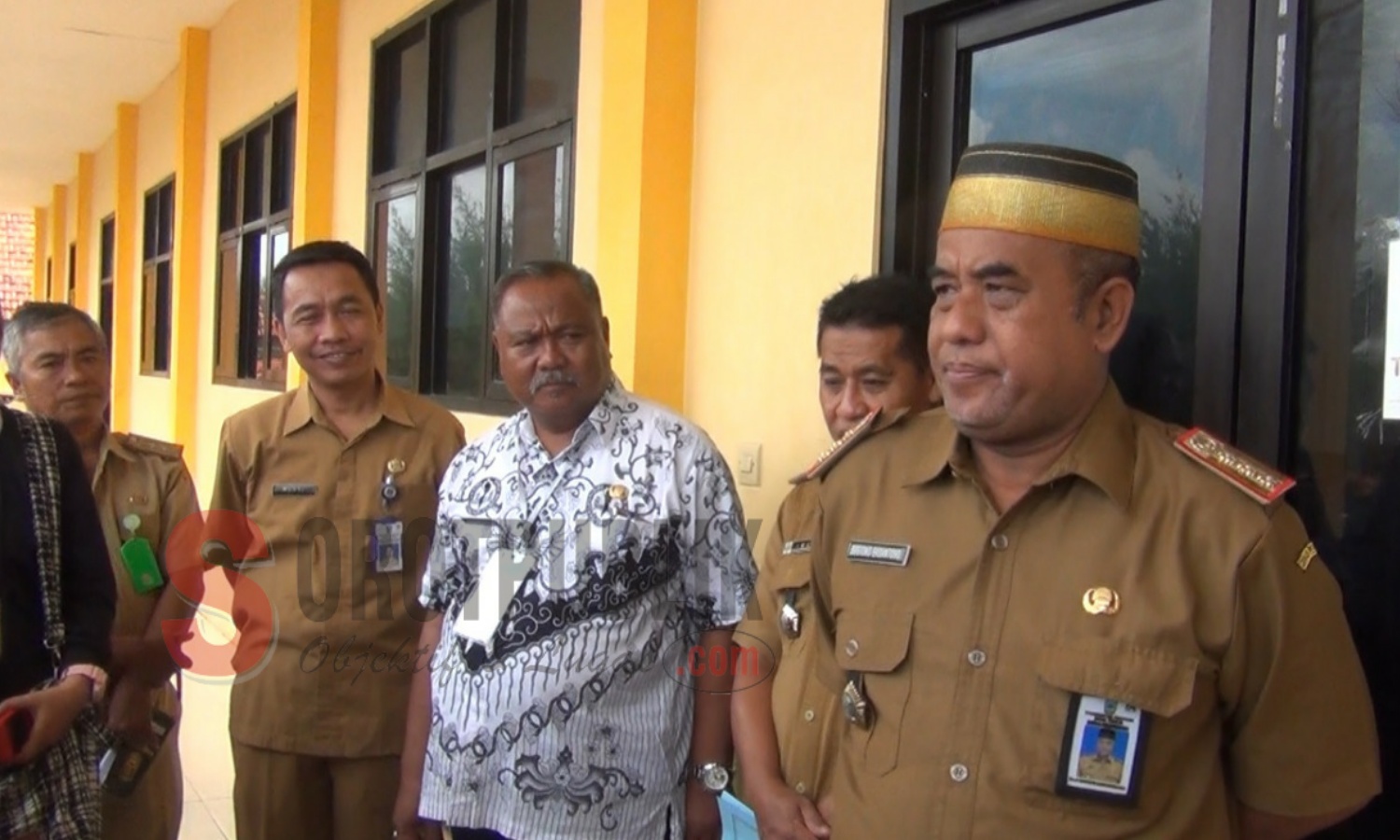 Kepala Cabang Dinas Pendidikan Provinsi Jawa Timur Wilayah Kabupaten Sumenep, Sugiono Eksantoso (paling kanan). (Foto: Hairul/SorotPublik)