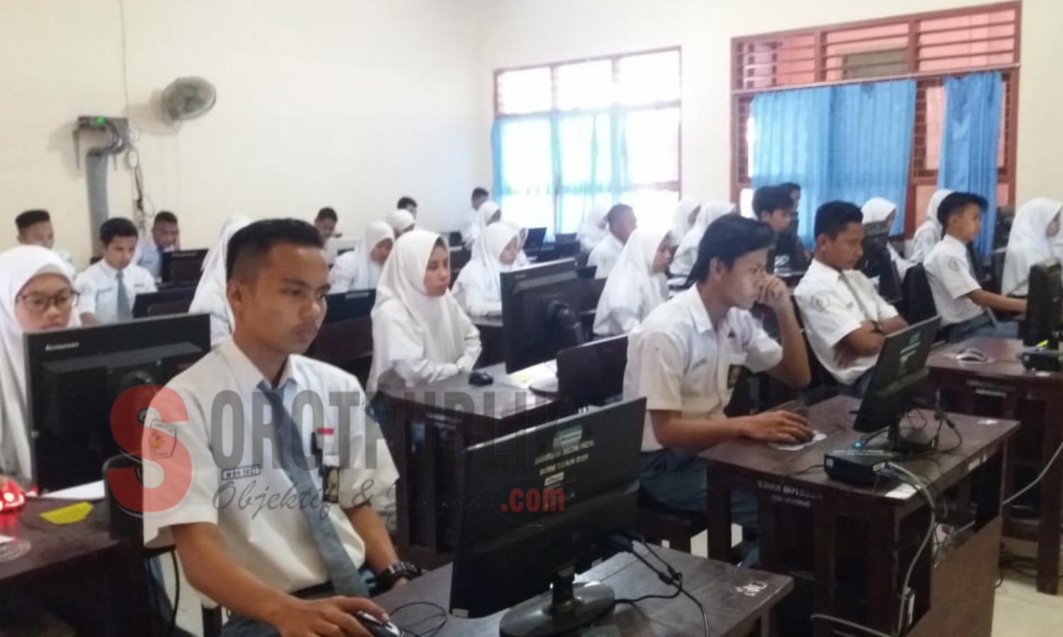 Suasana pelaksanaan UNBK 2019 di SMAN 1 Ambunten, Sumenep. (Foto: Heri/SorotPublik)