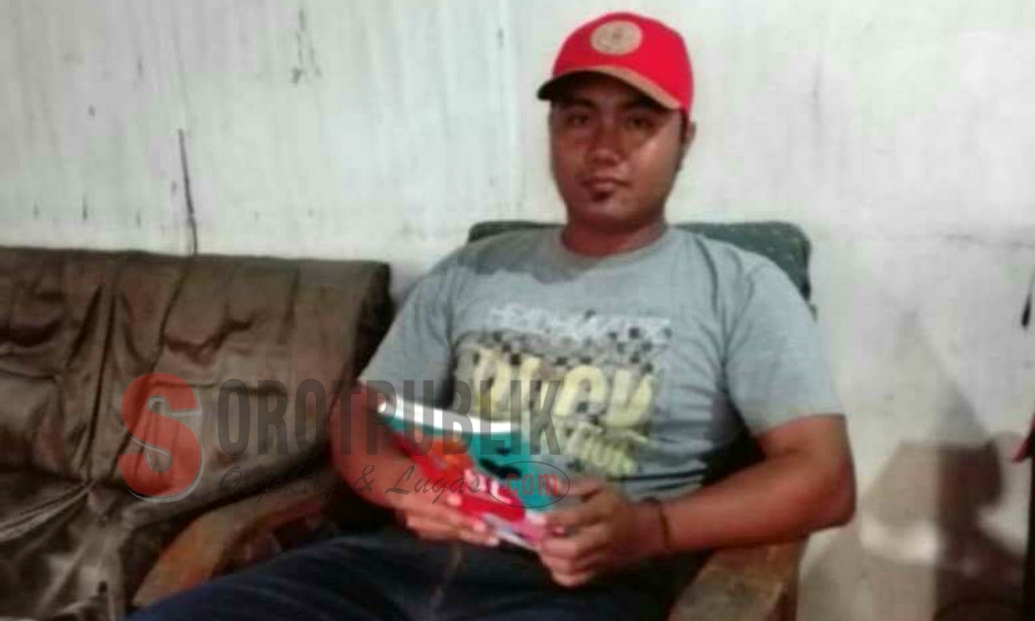 Feri Nur Herdianto (30), salah satu anggota BPD Desa Kapongan, Kecamatan Kapongan, Kabupaten Situbondo, Jawa Timur. (Foto: Ainur/SorotPublik)