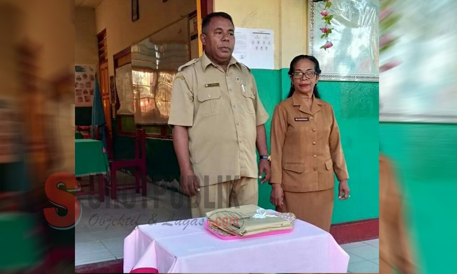 Koordinator Pengawas (Korwas) Kabupaten SBB, Otniel Limehuwey, S.Pd saat meninjau pelaksanaan USBN SD di Kota Piru. (Foto: Fitrah/SorotPublik)