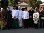 Tokoh lintas agama di Kabupaten Sumenep saat bersiap untuk membagikan takjil gratis di depan Laban Mesem Keraton Sumenep