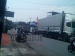 Sejumlah kendaraan besar masih terlihat di jalan raya arah Cicurug-Sukabumi atau Cicurug-Bogor, Jawa Barat jelang Idul Fitri 1440 H
