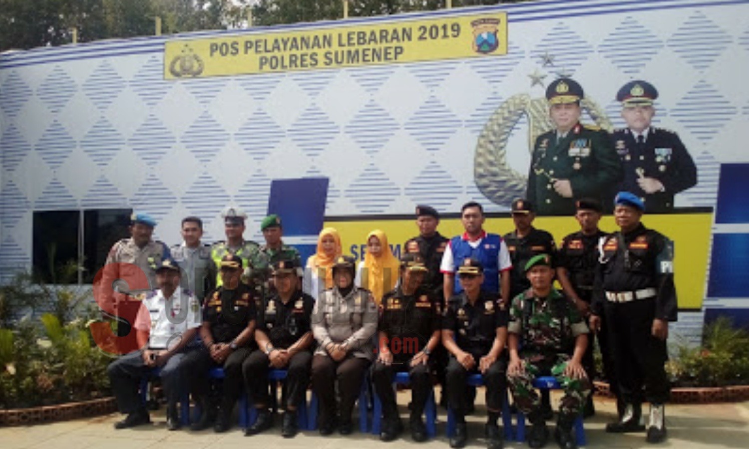 Tim pelayanan lebaran foto bersama di Pos Pantau Pengamanan Mudik Lebaran 1440 H/2019 M. (Foto for SorotPublik)