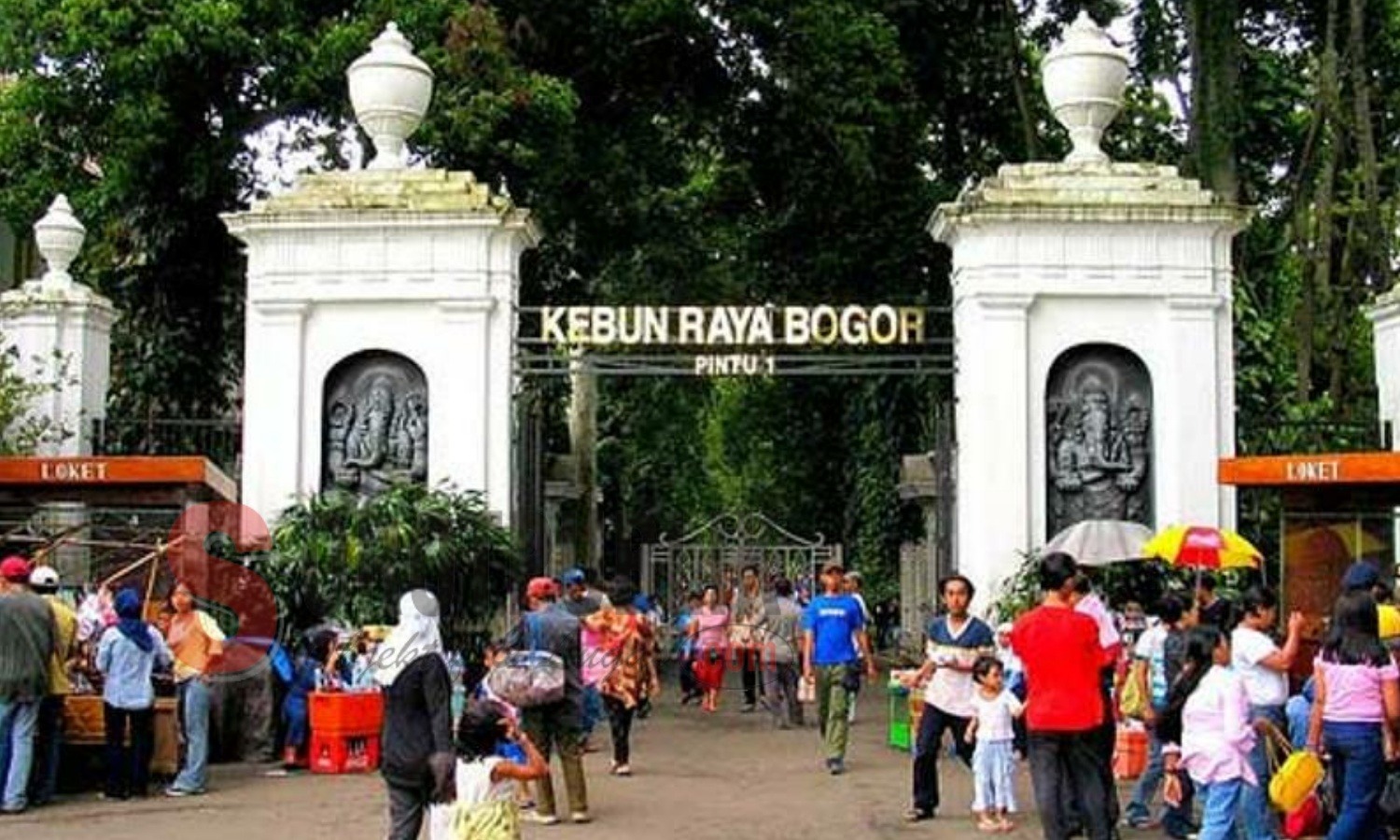 Destinasi wisata Kebun Raya Bogor dipadati pengunjung pada musim libur Lebaran Idul Fitri 1440 H. (Foto: Agus Supianda/SorotPublik)