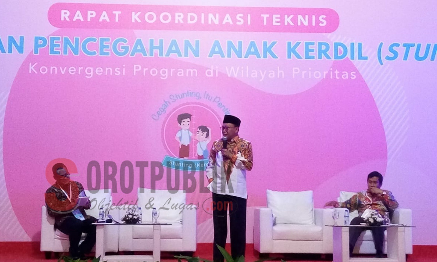 Bupati Sumenep, KH A. Busyro Karim saat menghadiri Rakor Teknis Program Percepatan Pencegahan Stunting yang bertempat di Hotel Grand Sahid Jakarta, Selasa (02/07/2019). (Foto Humas for SorotPublik)