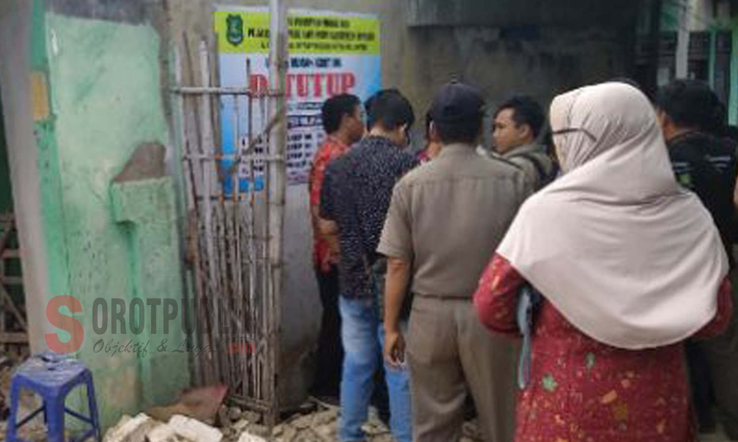 Rumah kost yang di tutup di Desa Kolor Sumenep (Foto: Yus, SOROTPUBLIK.COM)