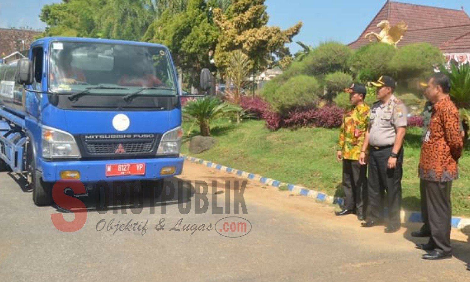 Pelepasan pendistribusian bantuan air bersih di Rumah Dinas Bupati Sumenep, Senin (01/08/2019). (Foto: Mi/SorotPublik)