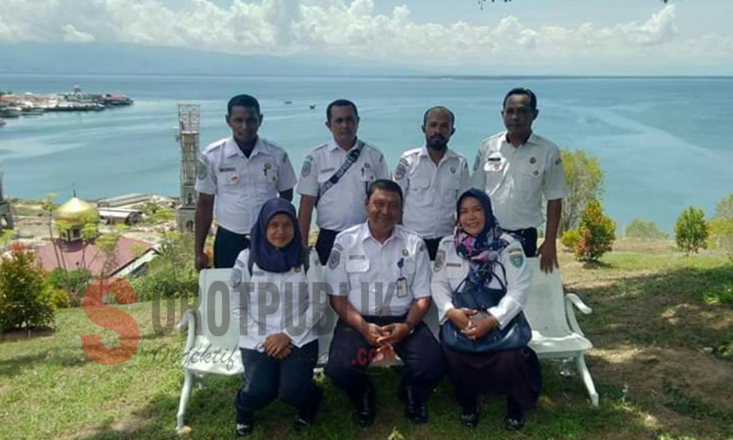 Segenap Keluarga Besar Perum DAMRI Cabang Namlea mengucapkan Dirgahayu Republik Indonesia ke-74. (Foto: Adam S/SorotPublik)