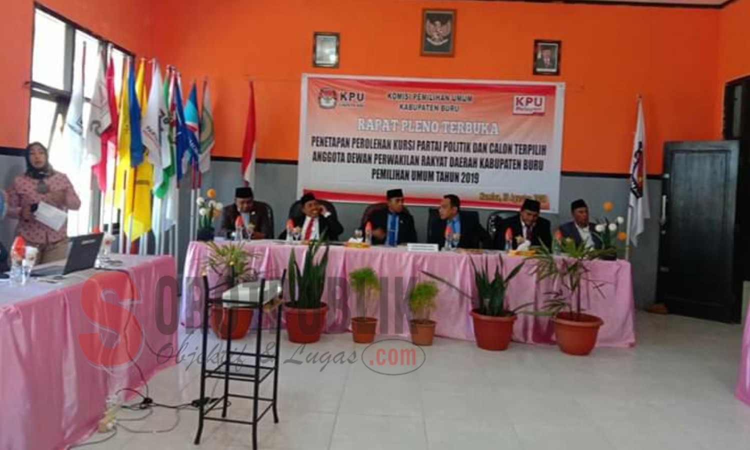 Rapat Pleno Terbuka Penetapan Perolehan Kursi Partai dan Calon Terpilih Anggota DPRD Kabupaten Buru Hasil Pemilu 2019. (Foto: Adam S/SorotPublik)