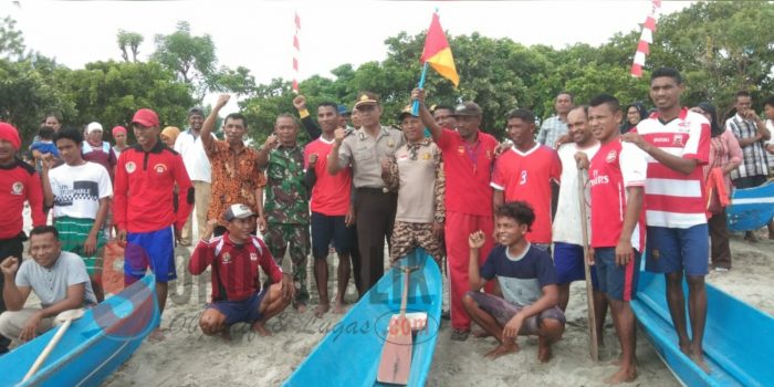 Lomba Panggayong Manggurebe atau Perahu Dayung