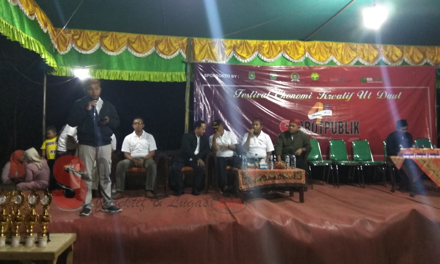 CEO sorotpublik.com, Moh. Heriyanto saat memberikan sambutan pada acara Festival Ekonomi Kreatif Ul Daul dalam HUT Ke-4 sorotpublik.com, Sabtu (24/08/2019) malam. (Foto: Dok. SorotPublik)