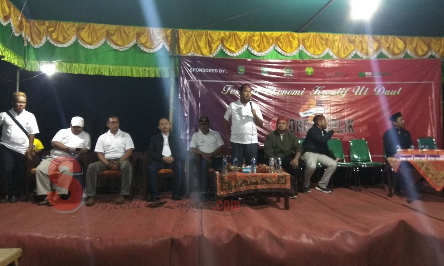 Wakil Bupati Sumenep, Achmad Fauzi saat memberikan sambutan pada acara Festival Ekonomi Kreatif Ul Daul dalam rangka HUT Ke-4 sorotpublik.com, Sabtu (24/08/2019) malam. (Foto: Dok. SorotPublik)