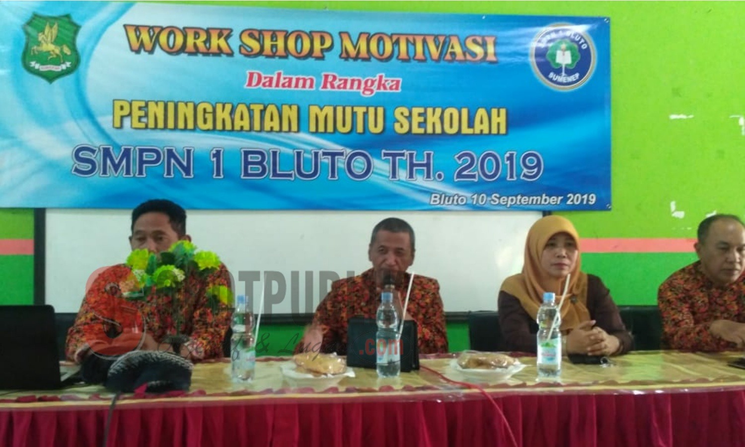 Kepala Disdik Sumenep, Bambang Irianto, saat memberikan pengarahan pada Work Shop Motivasi Peningkatan Mutu Sekolah di SMPN 1 Bluto. (Foto: Heri/SorotPublik)