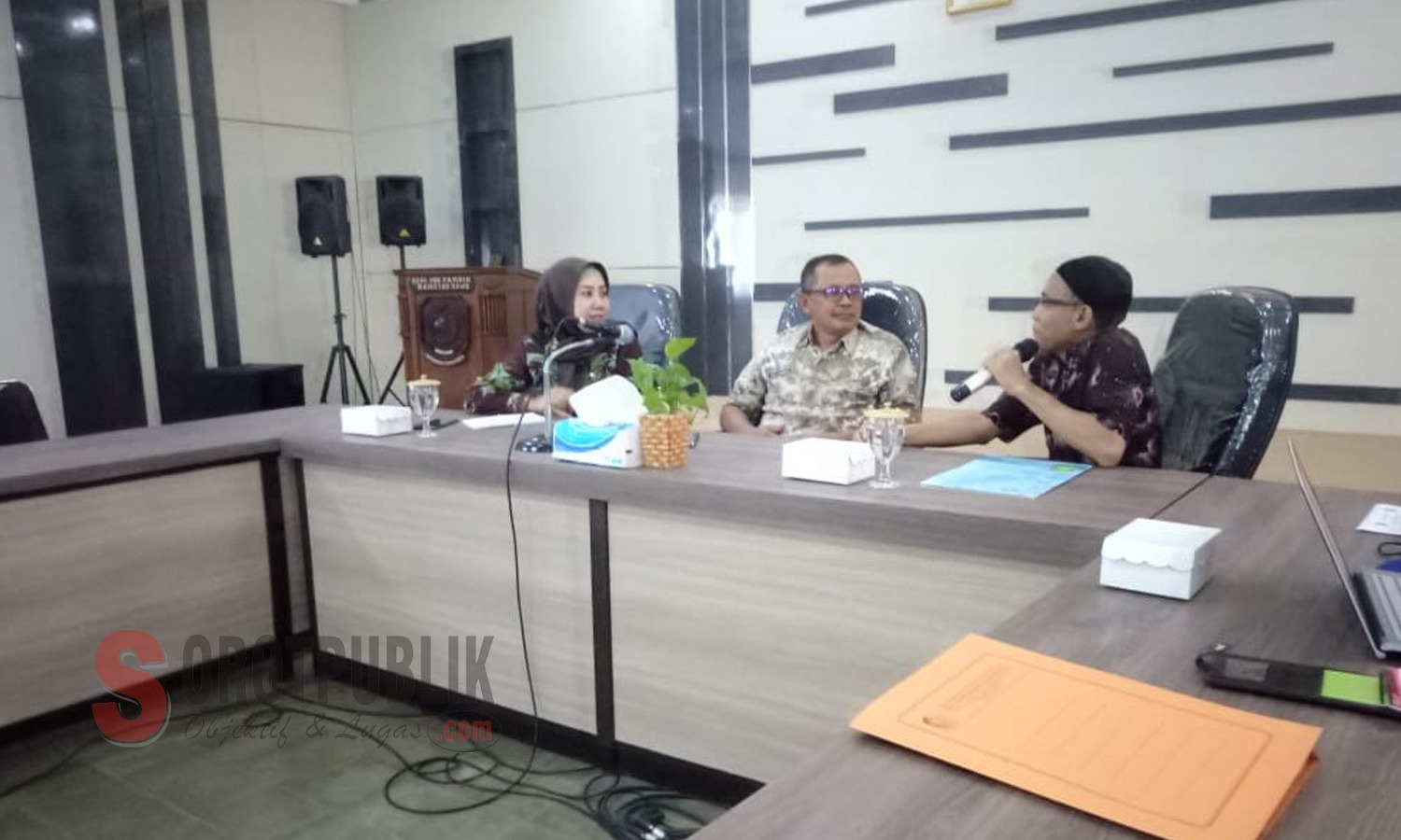 Kepala BPPKAD Sumenep bersama Bapeda kabupaten Banyuwangi saat koordinasi dalam rangka Aplikasi E-BPHTB dan E-PAD di Aula Kantor Bapeda Banyuwangi Foto (Eko, BPPKAD Sumenep)