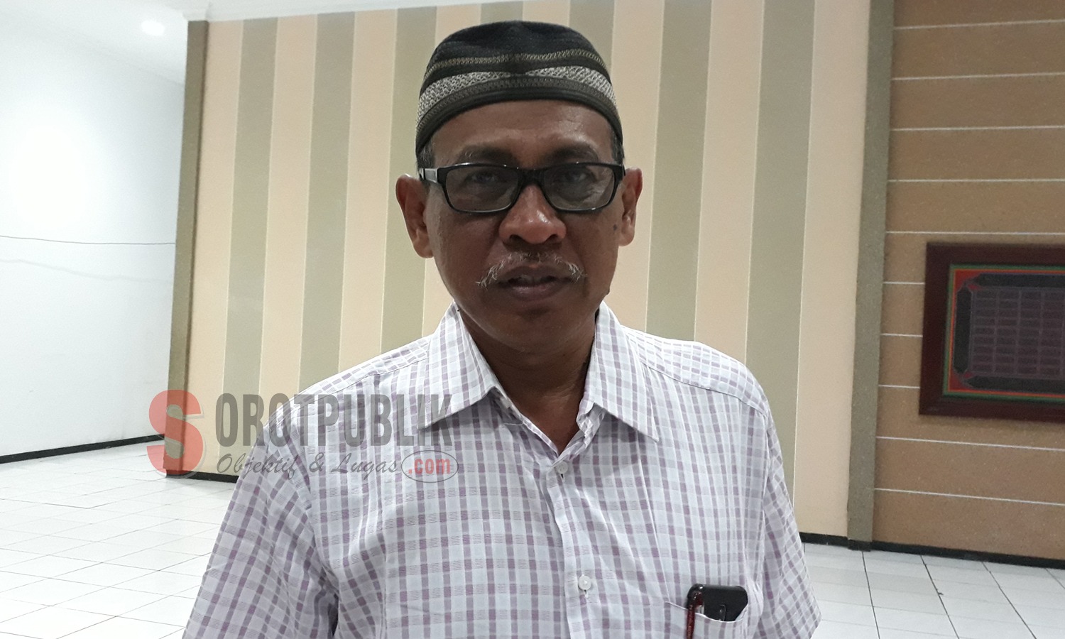 H. Ubed saat di temui sesuai hering bersama DPRD Sumenep Foto(Heri/SOROTPUBLIK)