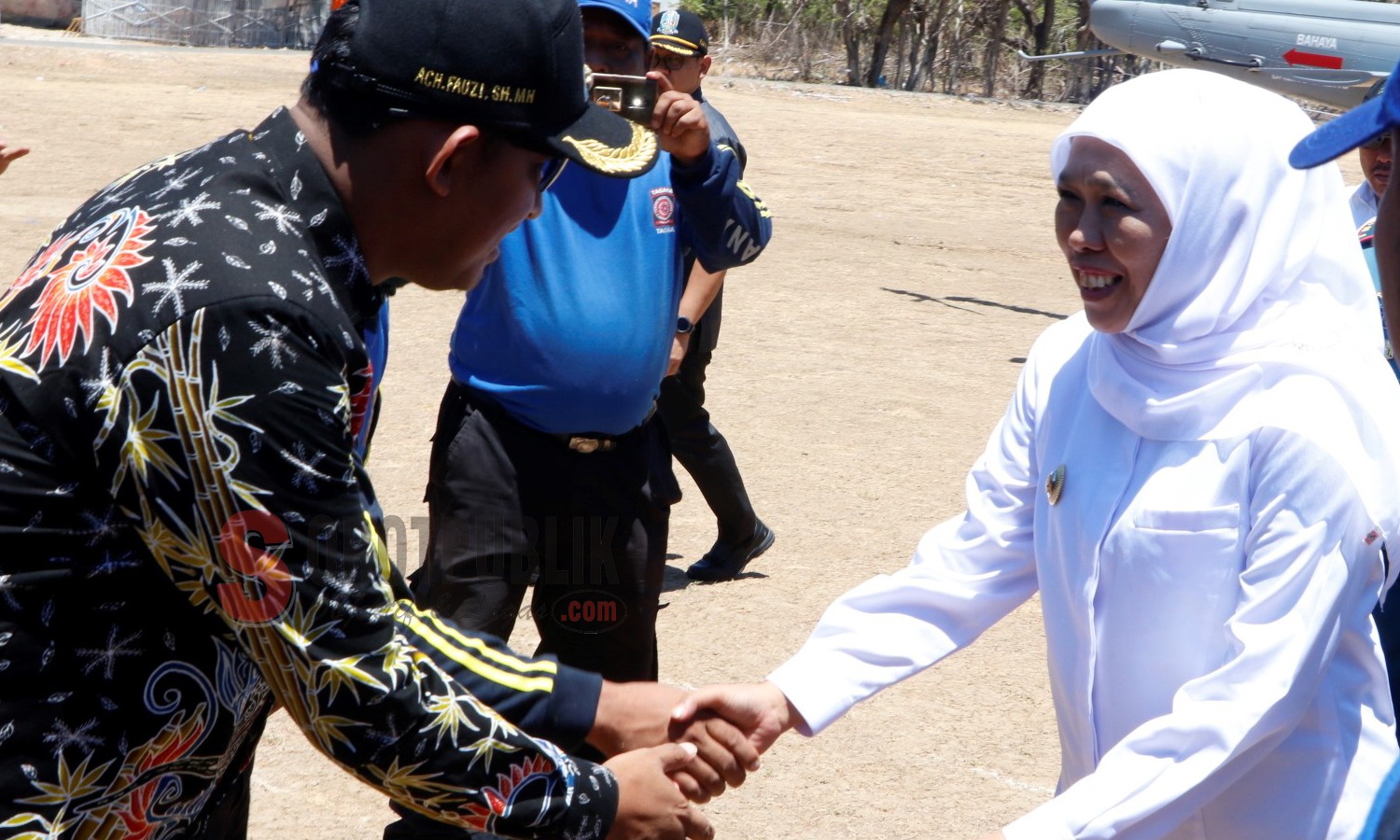 Achmad Fauzi, Wakil Bupati Sumenep saat sambut kedatangan Gubernur Jawa Timur (Foto: Humas Pemkab Sumenep)