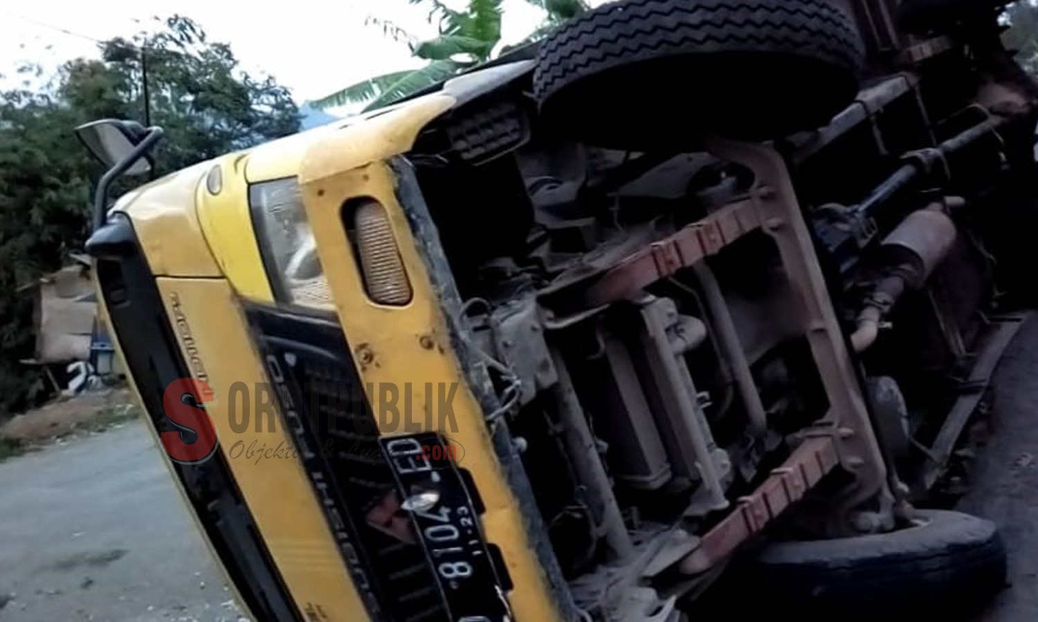 Kondisi truk box yang mengalami kecelakaan di Talegong, Kabupaten Garut (Foto: Asep Tedy/SOROTPUBLIK)