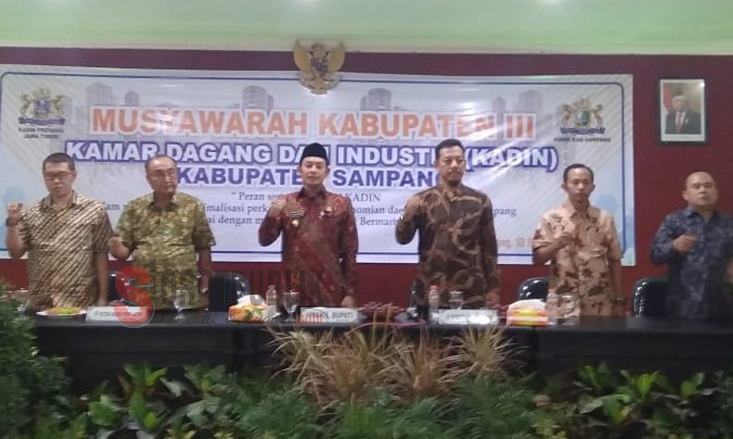 H. Abdullah Hidayat, Wakil Bupati Sampang saat membuka Muskab Kadin ke 3 Kabupaten Sampang (Foto: Is/SOROTPUBLIK)