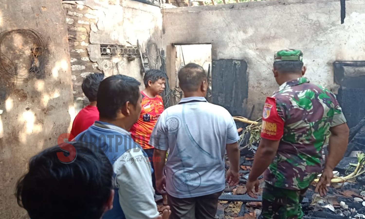 Kondisi Gudang yang dilalap sijago merah di Desa Beraji, Kecamatan Gapura, Sumenep (Foto: Humas Polres Sumenep)