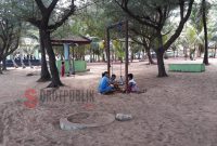 Mainan yang berada di Pantai Slopeng Kabupaten Sumenep (Foto: Br/SOROTPUBLIK)