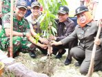 Secara simbolis lokasi yang ditanami 2001 pohon yaitu Kecamatan Karangbinangun.