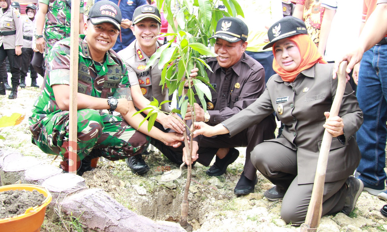 Secara simbolis lokasi yang ditanami 2001 pohon yaitu Kecamatan Karangbinangun (Foto: Fb/SOROTPUBLIK)