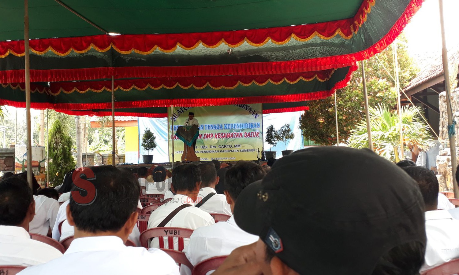 Kepala Dinas Pendidikan Sumenep saat sambutan di SDN Kerta Barat, Kecamatan Dasuk