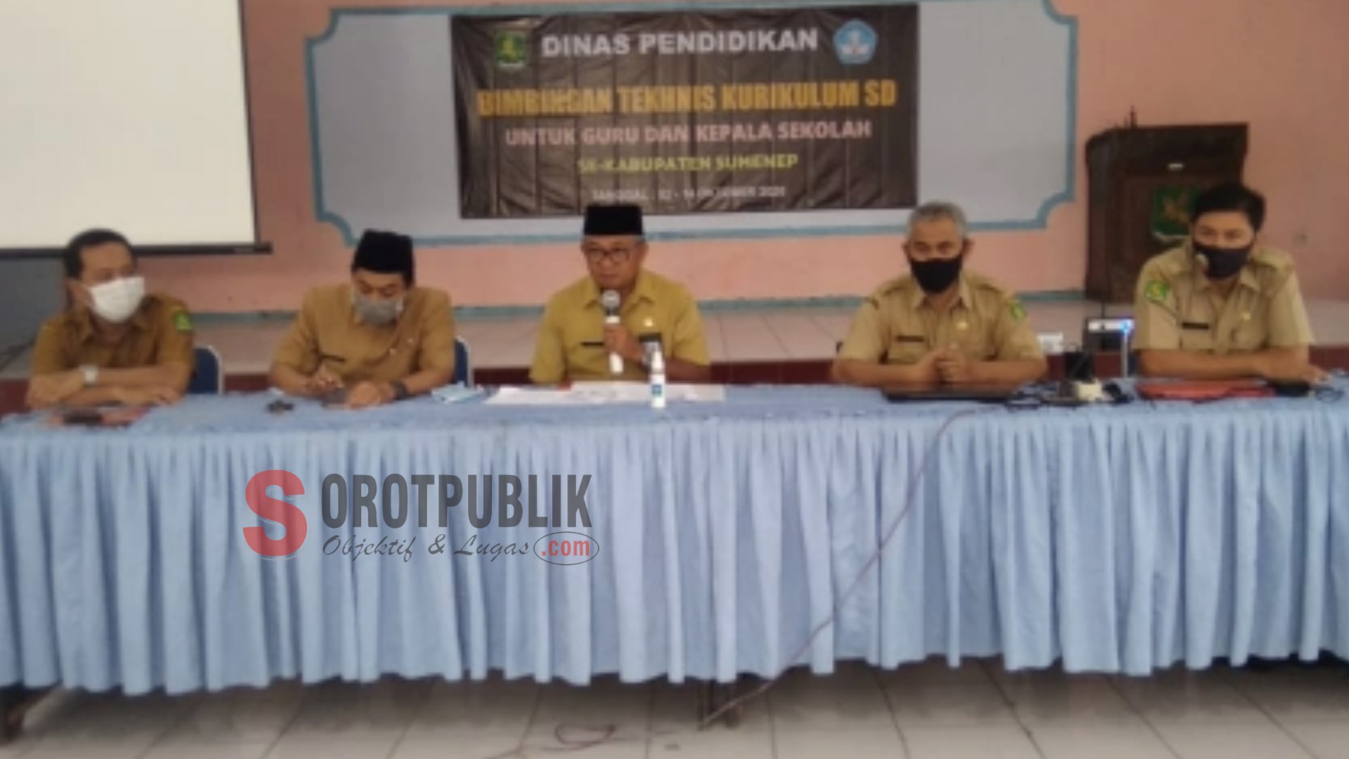 Kepala Dinas Pendidikan Sumenep saat memberikan sambutan.