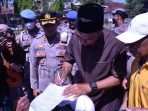 Anggota Komisi III DPRD Sumenep Temui Para Demonstran