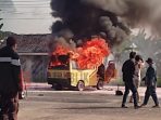 Mobil Angkutan Dilalap Si Jago Merah di Lampung