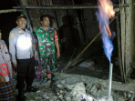 Sumur Bor di Desa Batuputih Kenek Mengeluarkan Api