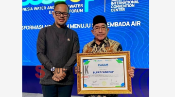 H. Achmad Fauzi WongsoJudo Menerima Penghargaan