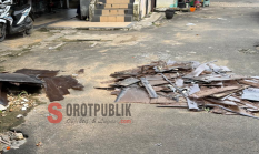 Proyek di Pertokoan Tingkat Menyisahkan Sampah