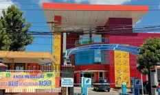 Masyarakat Menunggu Poli Ortopedi Buka Kembali